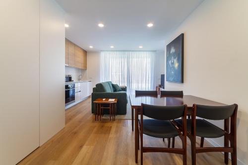 Aveiro Apartment | Art Living Gravito incl Parking by Home Sweet Home Aveiro