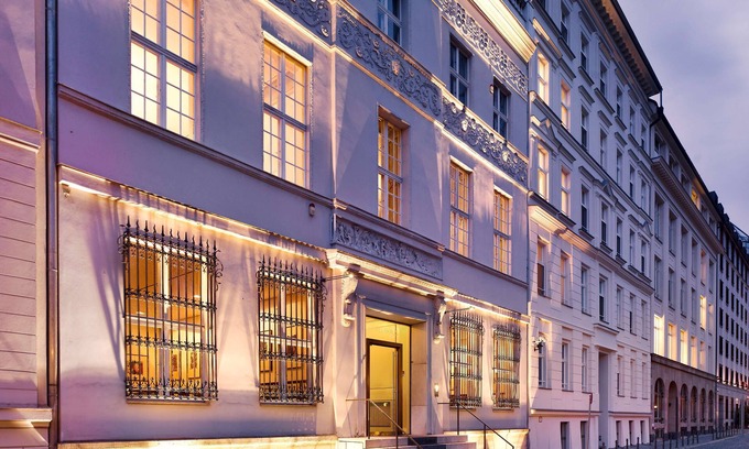 Mitte Hotel | art'otel Berlin Mitte powered by Radisson Hotels
