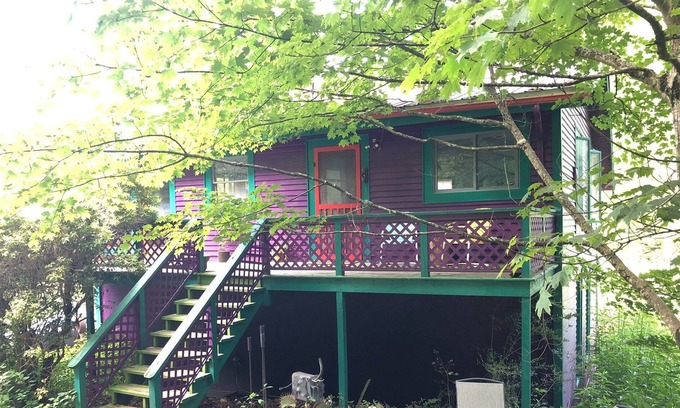 Bakersville Apartment | Art Studio Apartment in Magical Mountain Setting