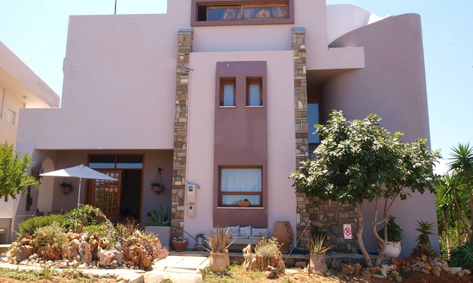 Makrys Tichos Villa | ART VILLA on the top of the hill