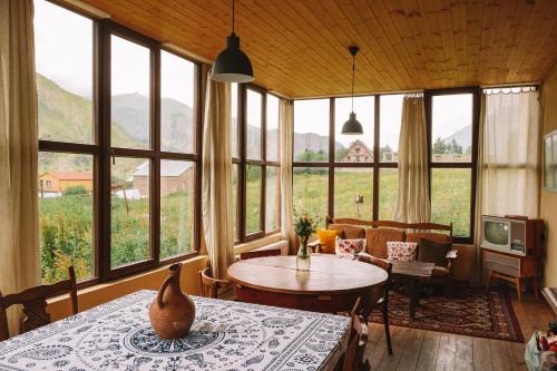 Gergeti House | Arte in Kazbegi