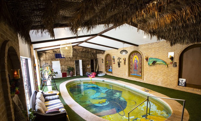 Southeast Heights House | ArtHouse505 w/indoor pool & unique retro experience
