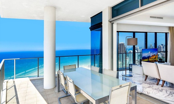 Surfers Paradise Apartment | Artique Surfers Paradise