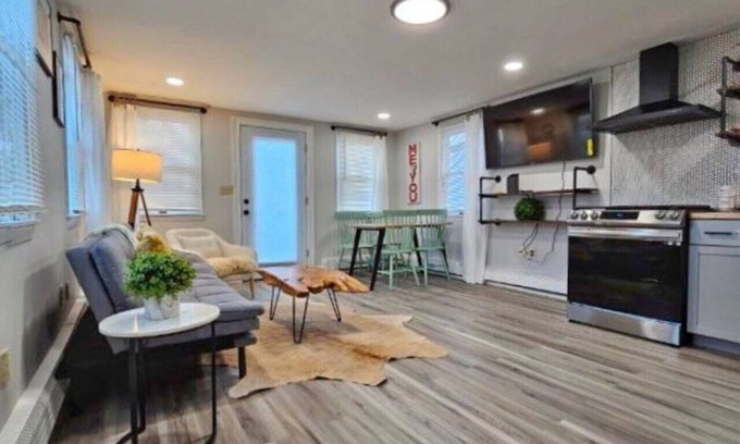 Revere House | Artisan cottage near historic Revere Beach