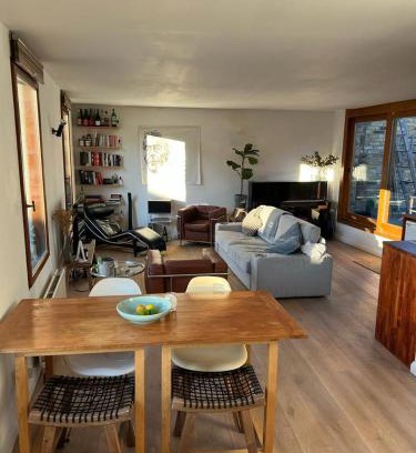 Hoxton Apartment | Artist Apartment