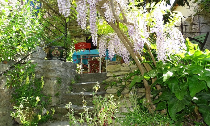 Fontaine-de-Vaucluse House | Artist's Paradise in Provence! - Views, Peace, Village Centre