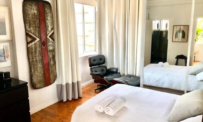Elizabeth Bay Apartment | Artistic, spacious and comfortable 1 bedroom apartment