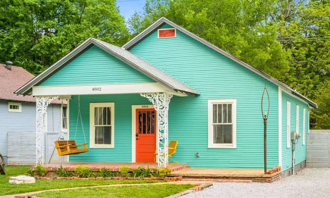 St. Elmo Improvement League House | Artsy Home in CHATTANOOGA. ROCK CITY in 3 miles! PLAYGROUND + BIKE PATH
