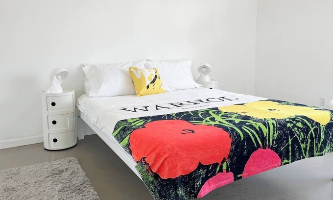 Vista Norte House | Artsy Private Room in Historic Architectural House