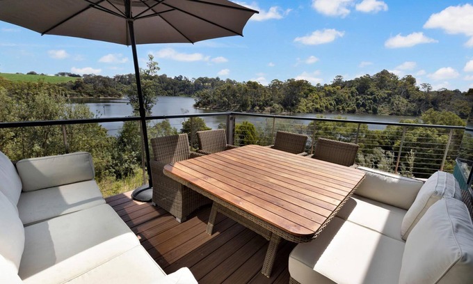 Lakes Entrance House | Arukah House - Waterfront property with magnificent views from every room!