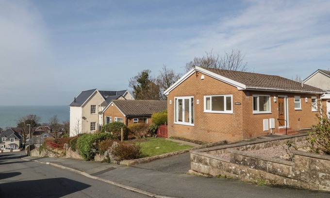 Penmaenmawr Cottage | ARWELFA, pet friendly, country holiday cottage in Penmaenmawr