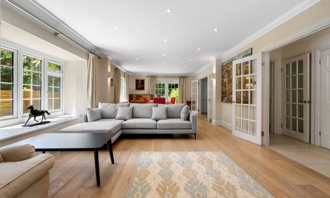 Ascot House | Ascot Haven: 4BR 2Bath FREE Spacious Priv Parking