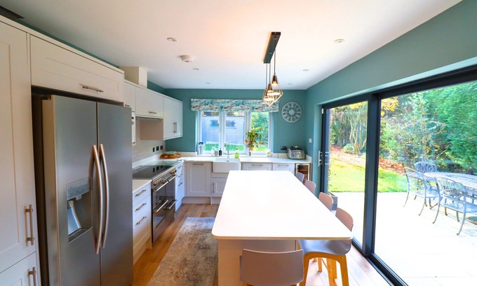 Ascot House | Ascot Spacious Four Bedroom Family Home