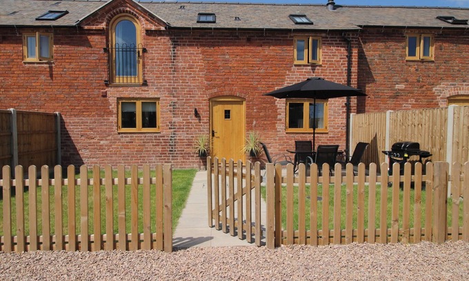 Loppington Cottage | ASH BARN, pet friendly, with a garden in Wem