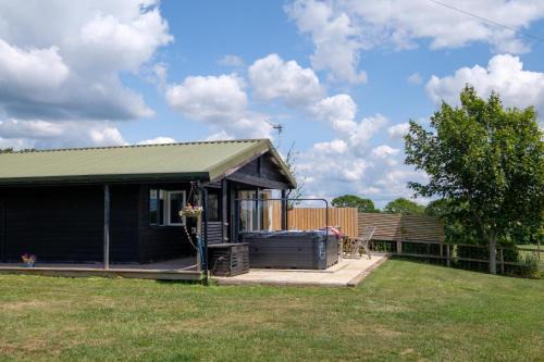 Bridport Ski Chalet | Ash Lodge - Exclusive Lodge with Hot Tub and stunning views