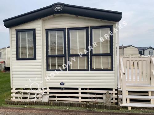 Selsey House | Ashcroft - Centrally located 2 bed with parking at Seal Bay Resort