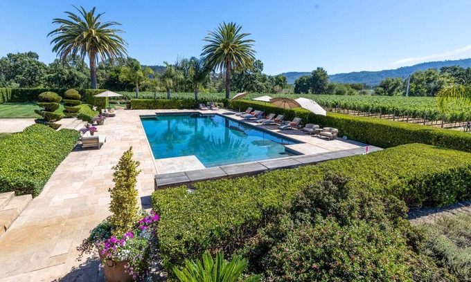 Oakville House | Ashe Vineyard House - Beautiful Home on a Vineyard in Yountville