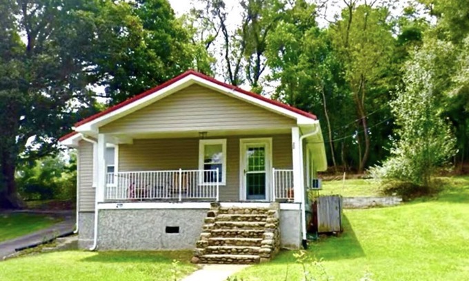 Woodfin Cottage | Asheville Convenience Cottage Charm - #Badkittycottage