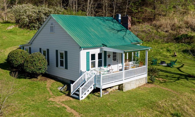 Mars Hill House | Asheville Countryside Home on 70 Acres
