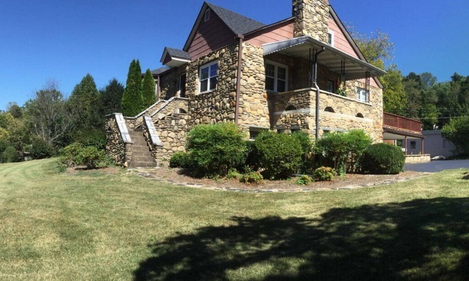 Woodfin Apartment | Asheville fresh mountain air