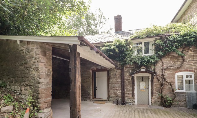 Ashford Bowdler Cottage | ASHFORD MILL, romantic, character holiday cottage in Ludlow