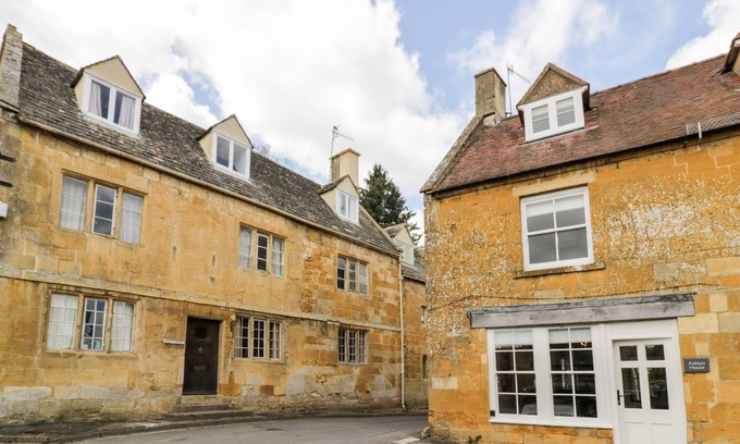 Blockley House | ASHTON HOUSE, pet friendly, character holiday cottage in Blockley