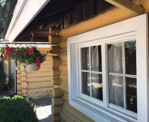 Ashton Hotel | Ashton Log Cabins