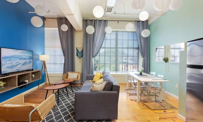Downtown Apartment | ASK FOR Discount-2br Hip Apt Apple TV Fastwifi
