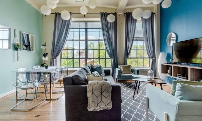 Downtown Apartment | ASK FOR Discount-hip Vibrant 2BR Parking Wifi