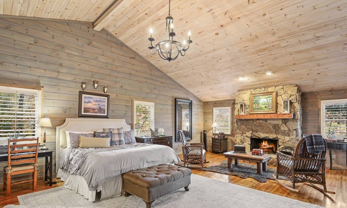 Necowa Cove House | Aska Adventure!!! 4 bedroom (2 Masters), Hot tub, pool table, VIEWS!!