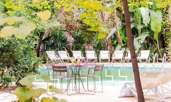 L'Antiga Esquerra de l'Eixample Apartment | Aspasios Garden Apartments