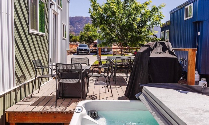 Apple Valley Apartment | Aspen Grove Private Hot Tub