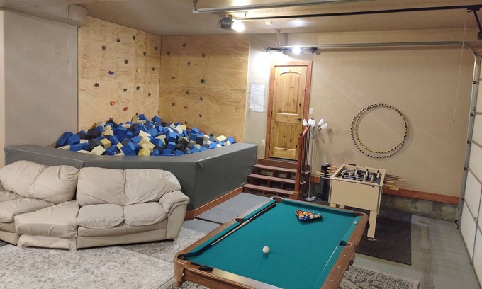 Garden City Cabin | Aspen Lodge. Family Fun, Foam pit, Indoor play area. Great for large groups!