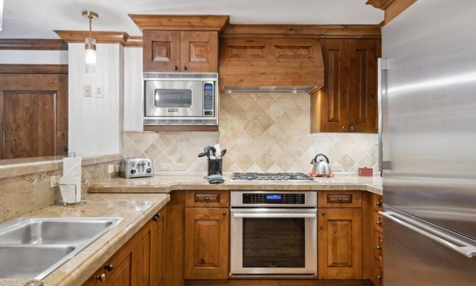 Aspen Resort | Aspen Mountain Residences Luxury 2-BR/2BA condo 1 block from SilverQueen Gondola