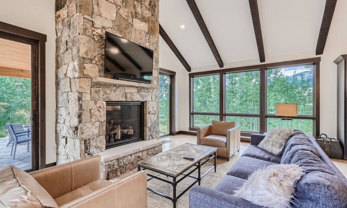 Silverthorne House | Aspen Peaks Overlook - Private Hot Tub & Fire Pit