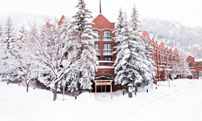 Downtown Hotel | Aspen St Regis Resort Hotel Room With 2 Queens