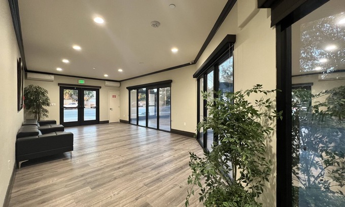 Orange Hotel | Aspire Inn & Suites Orange