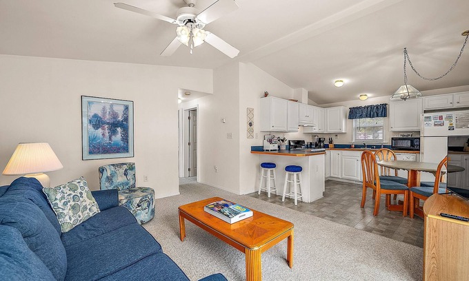 Assateague Pointe House | Assateague Pointe 2 br/1 ba 2 outdoor pools -in WOC.