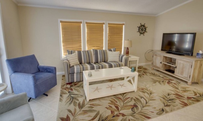 Assateague Pointe House | Assateague Pointe 2 br/1 ba 2 outdoor pools -in WOC.