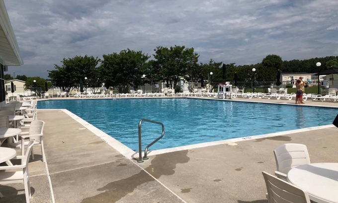Assateague Pointe House | Assateague Pointe 2 br/1 ba 2 outdoor pools -in WOC.