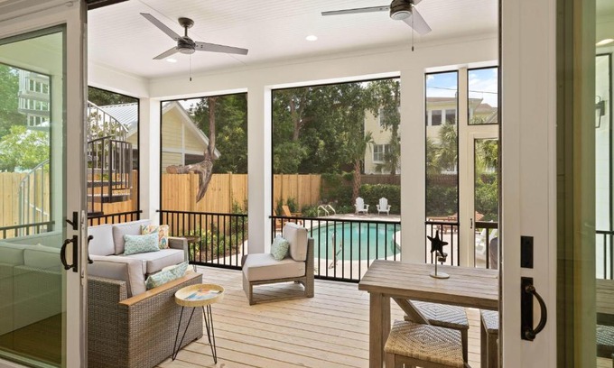 East Beach House | Astin Cottage - 4221Seventh Street