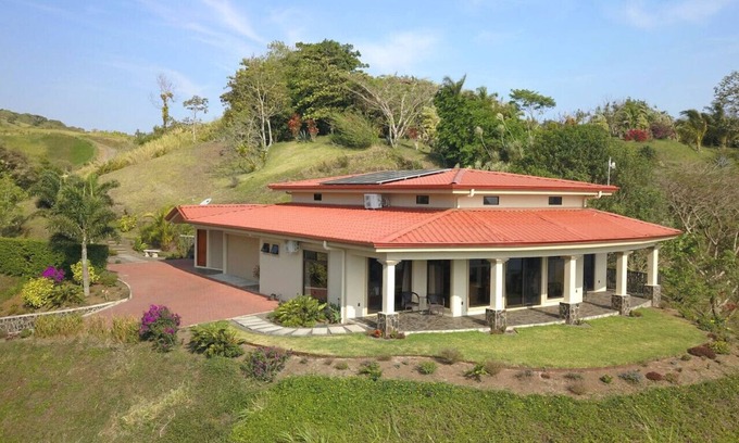 Tronadora Villa | Astounding Views of Lake and Volcano - Viento Loco