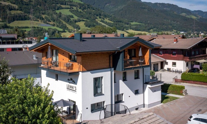 Bruck an der Grossglocknerstrasse Apartment | Beautiful apartment for 4 guests with WIFI, TV, terrace, pets allowed, panoramic view and parking