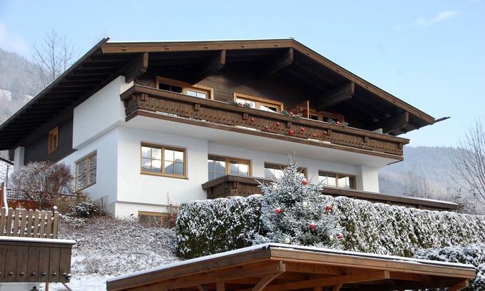Bruck an der Grossglocknerstrasse Apartment | Cosy apartment near Zell am See, just minutes from ski slopes and Lake Zell!