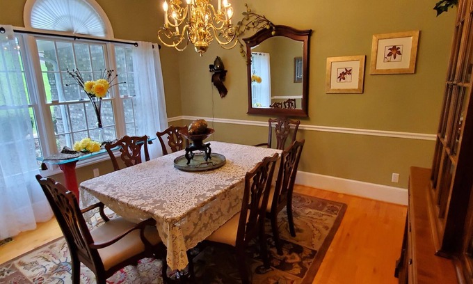 Morganton House | At home by the lake, enjoy nature and experience peace