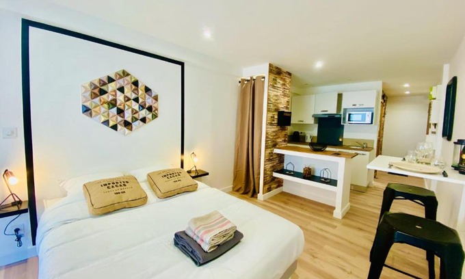 Quartier Administrations Apartment | At the Clos des Arènes La Halte Tendance