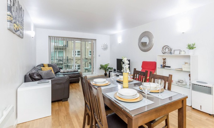 Docklands Apartment | AT THE DOORSTEP OF LONDON EXCEL/02/CITY AIRPORT LOCATION SLEEPS UP TO 8