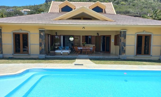 Le Morne Villa | "At the foot of Morne Brabant"