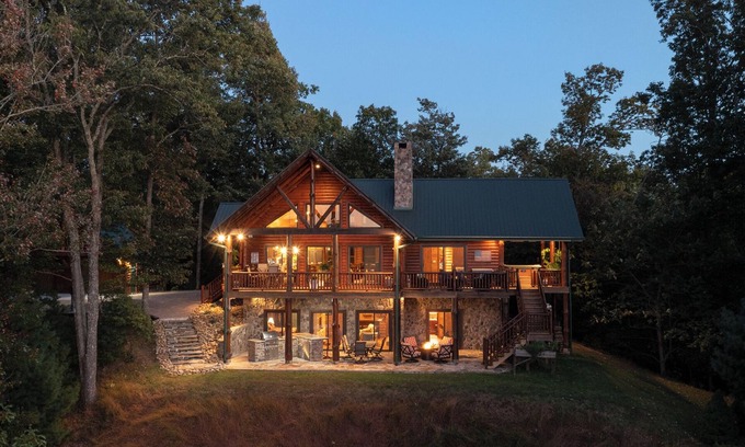 Ferguson Cabin | At Trail's End: Family Friendly Mtn Top Cabin, Porch and Patio area, Covered Hot