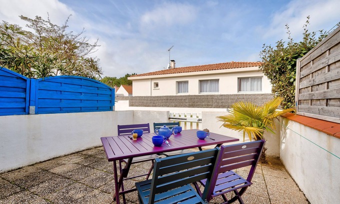 Notre-Dame-de-Monts Ski Chalet | At two steps from the beach, nice house for 4